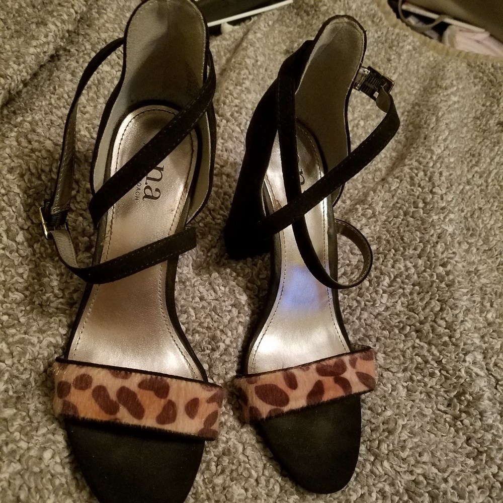 Black chunk sandal